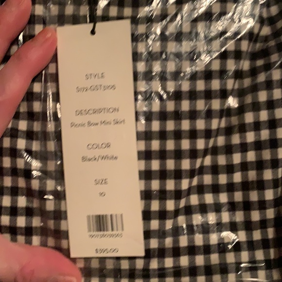 I am selling a brand new Veronica beard skirt black and white size 10 price 257 - Picture 3 of 3